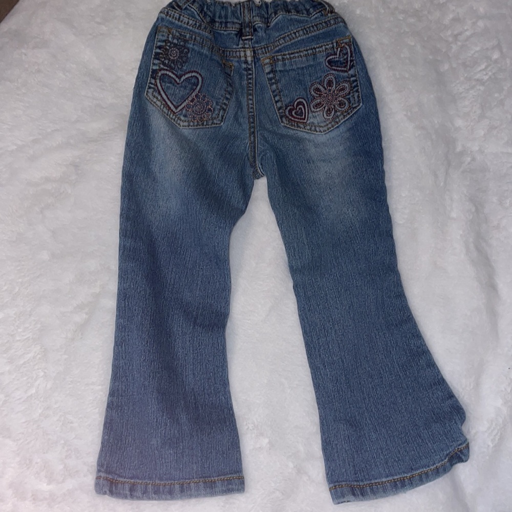 Squeeze size 3T jeans, hearts, and flowers on back pockets flare - Picture 3 of 3